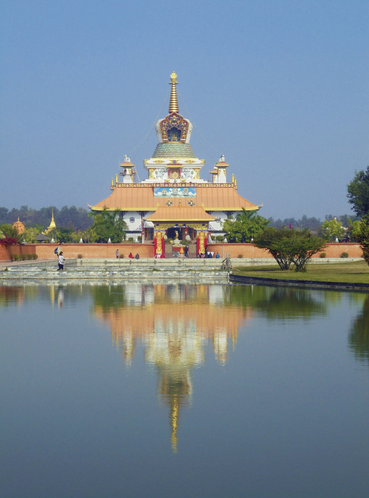 Drigung Kagyud Lotus Stupa im Friedenspark von Lumbini