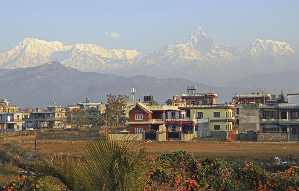 Pokhara mit Annapurna Himal im Hintergrund