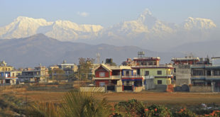 Pokhara mit Annapurna Himal im Hintergrund